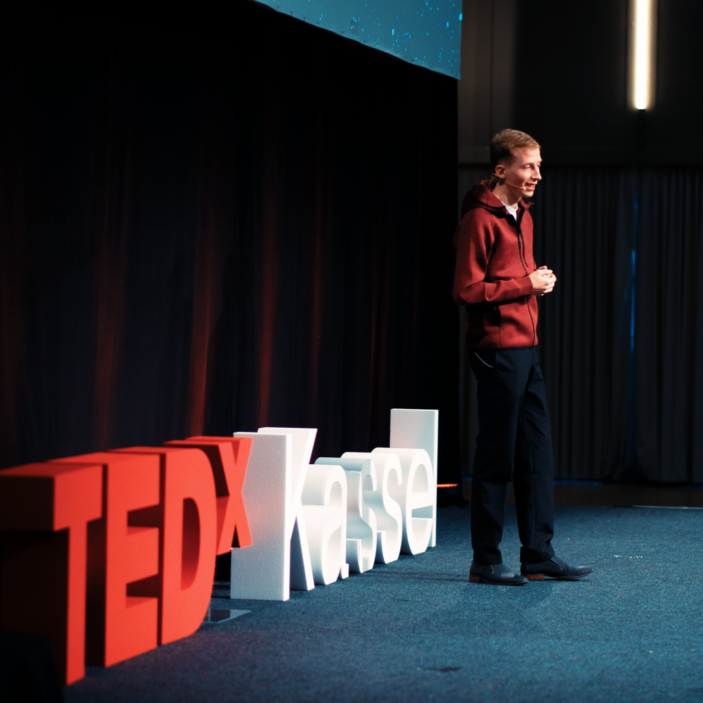 Adrian Wegener TEDx Bühne